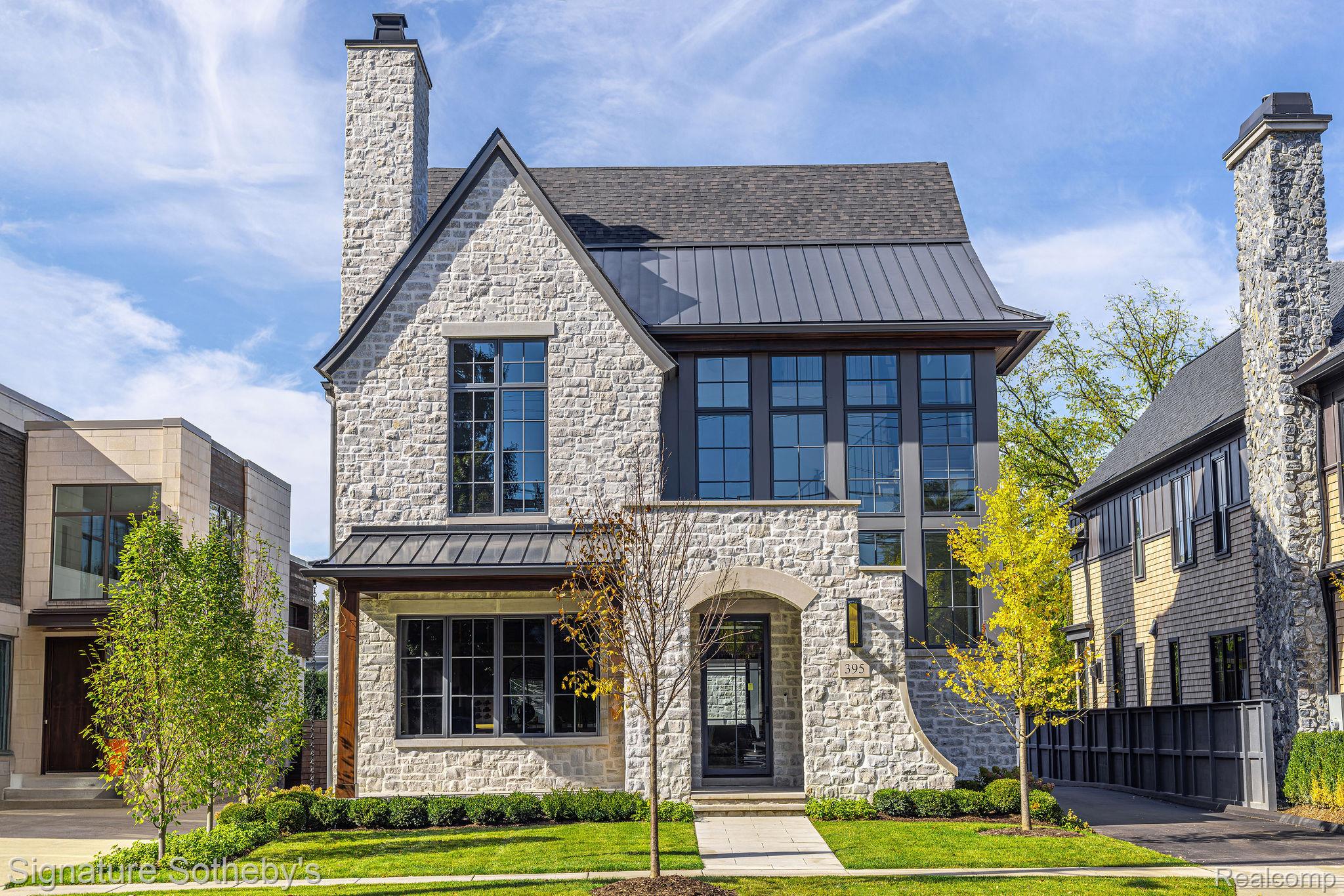 395 GREENWOOD Street