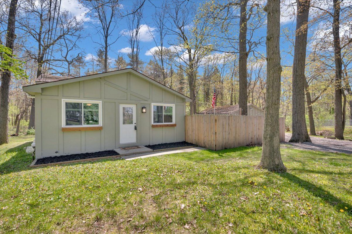 4965 CRESTVIEW Drive