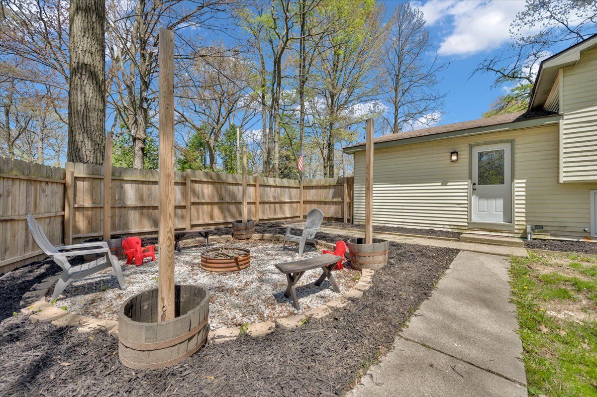 4965 CRESTVIEW Drive