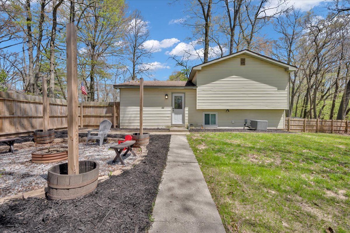 4965 CRESTVIEW Drive
