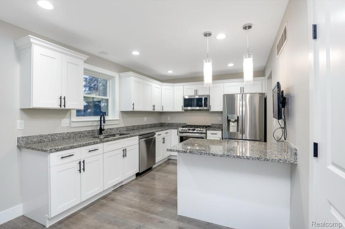 1755 E George Avenue