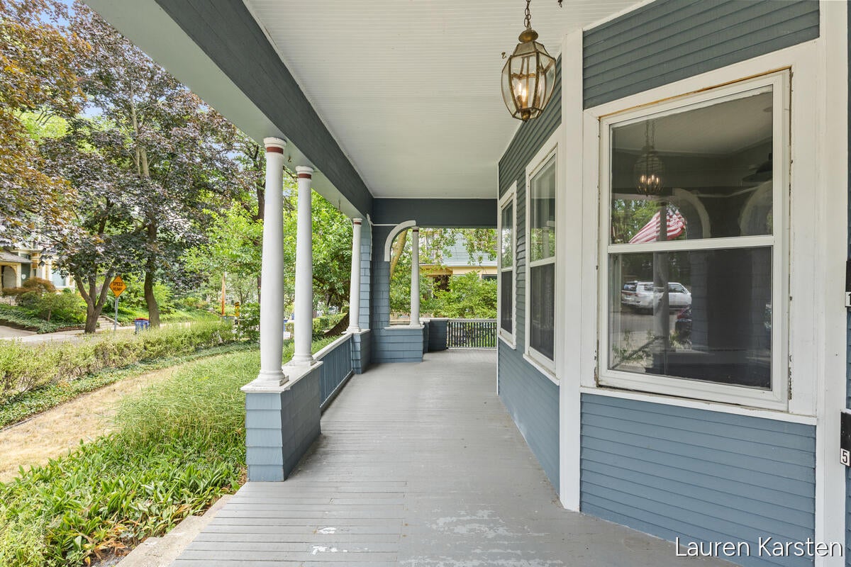 21 Prospect Avenue SE