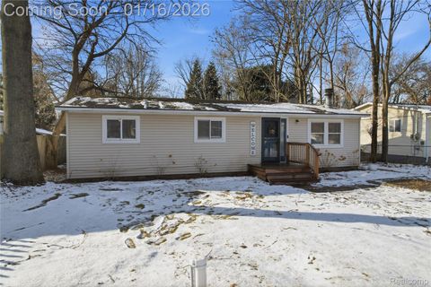 Photo of 4901 Lake Grove Drive, White Lake Charter Township, MI 48383 (MLS # 20261001189)