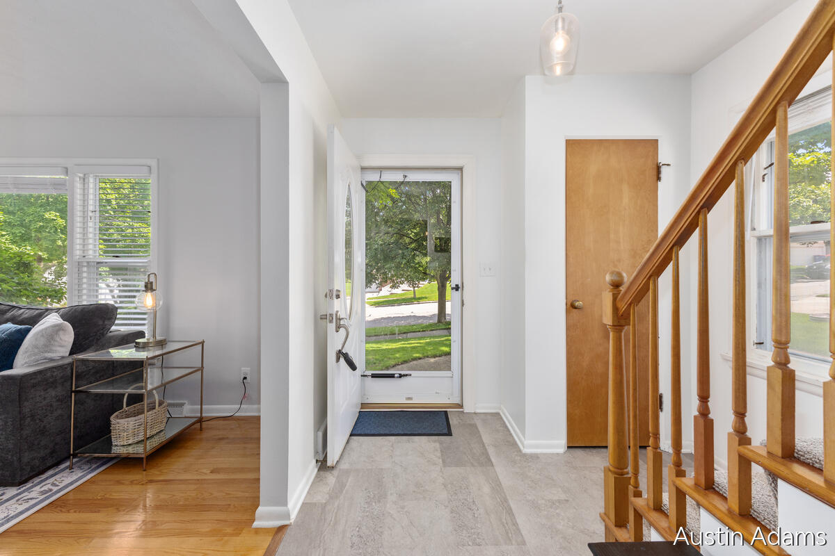1925 Emerald Avenue NE