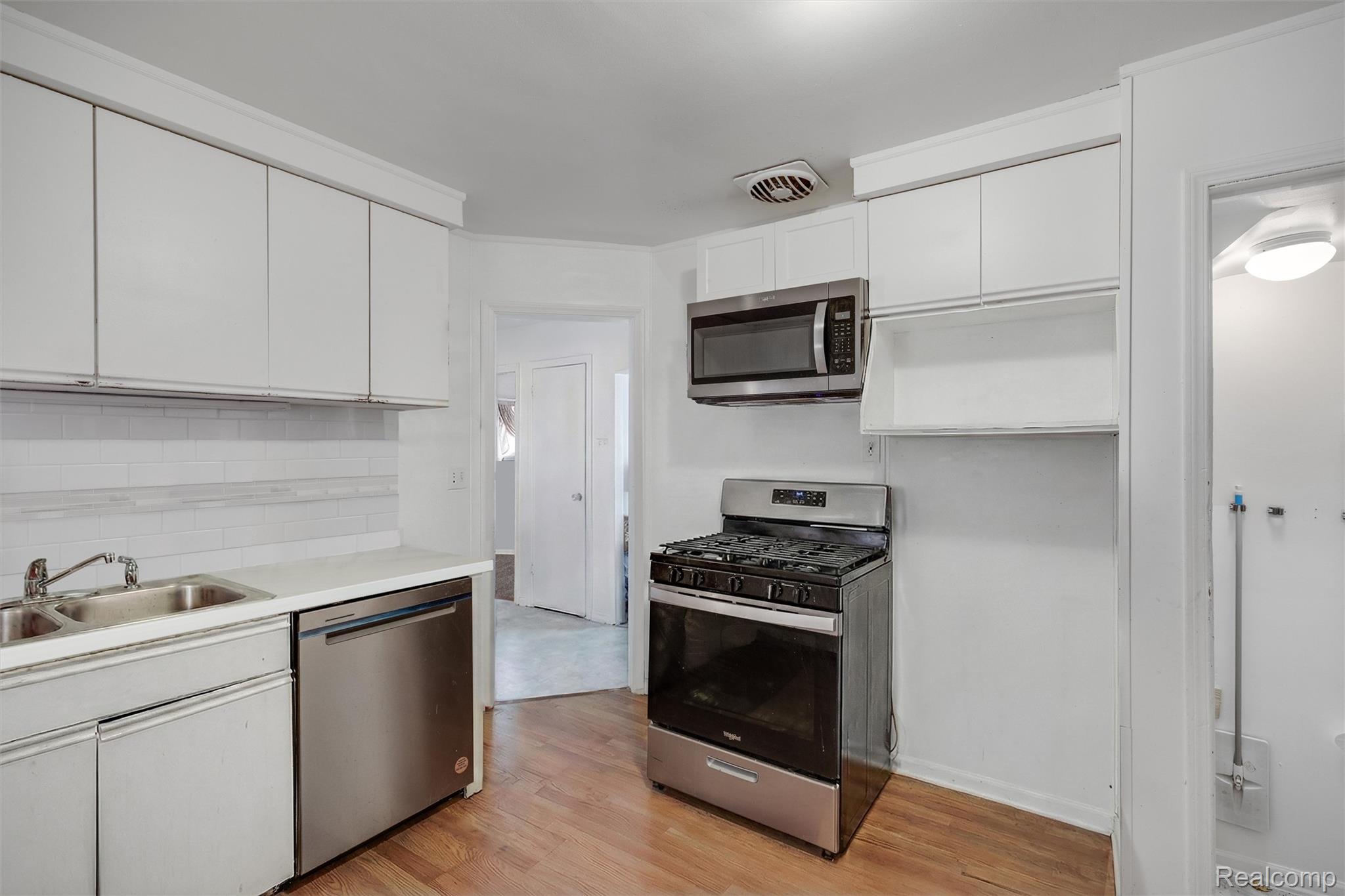 21720 Pembroke Avenue