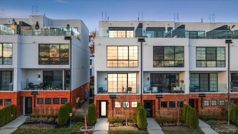 533 E Harrison Avenue 41 Royal Oak City MI 48067