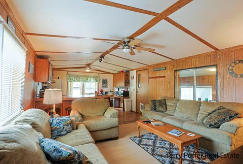 A home in SaubleTownship_Lake