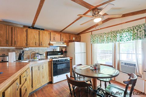 A home in SaubleTownship_Lake