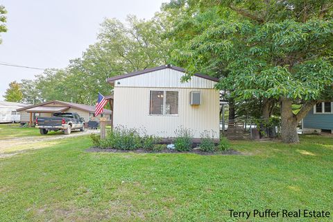 A home in SaubleTownship_Lake