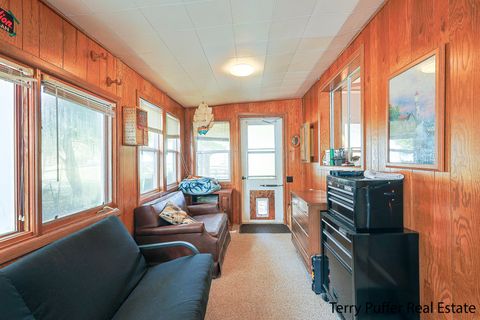 A home in SaubleTownship_Lake