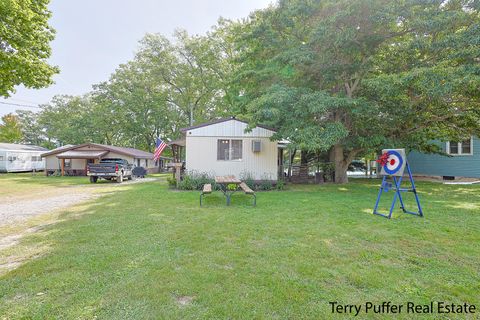 A home in SaubleTownship_Lake