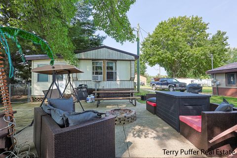 A home in SaubleTownship_Lake