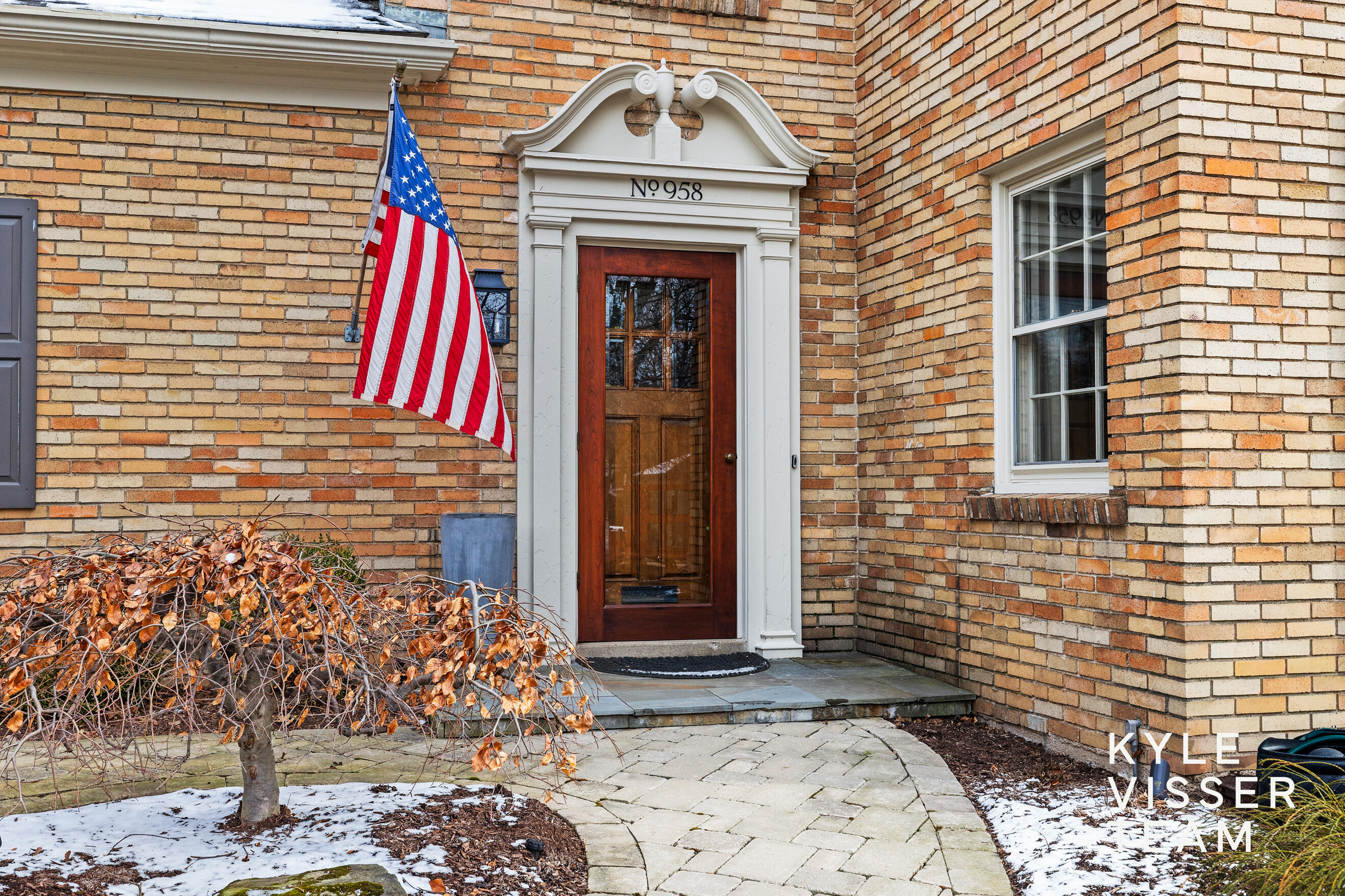 958 Pinecrest Avenue SE