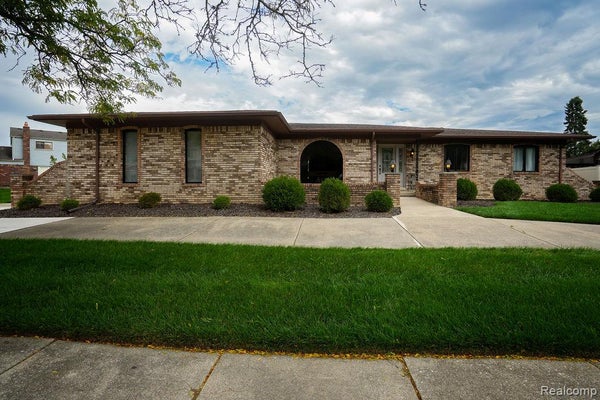 18071 RYANWOOD DR, RIVERVIEW, MI 48193 - Image f9e8e9df39b22f1acbb00a9abb864d3e/2957337822