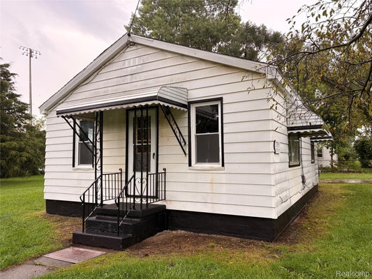 2254 E BERGIN AVE, BURTON, MI 48529 - Image f9ebec9f2699bf3434604f2e0dcecc84/443575326