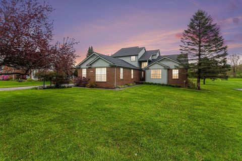 1390 COURTNEY Hartland Township Livingston MI 48353