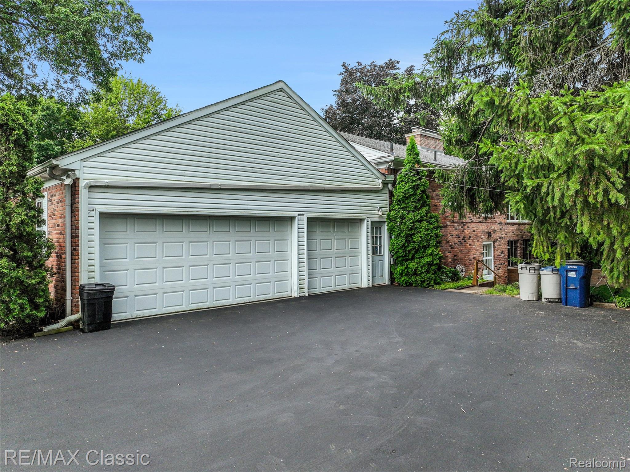 830 JONATHAN Lane