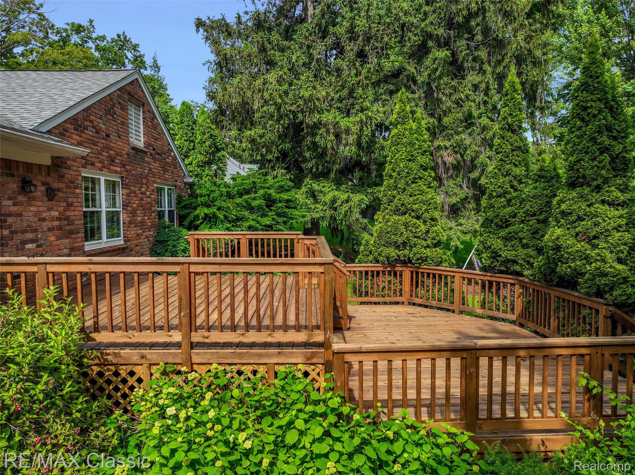 830 JONATHAN Lane