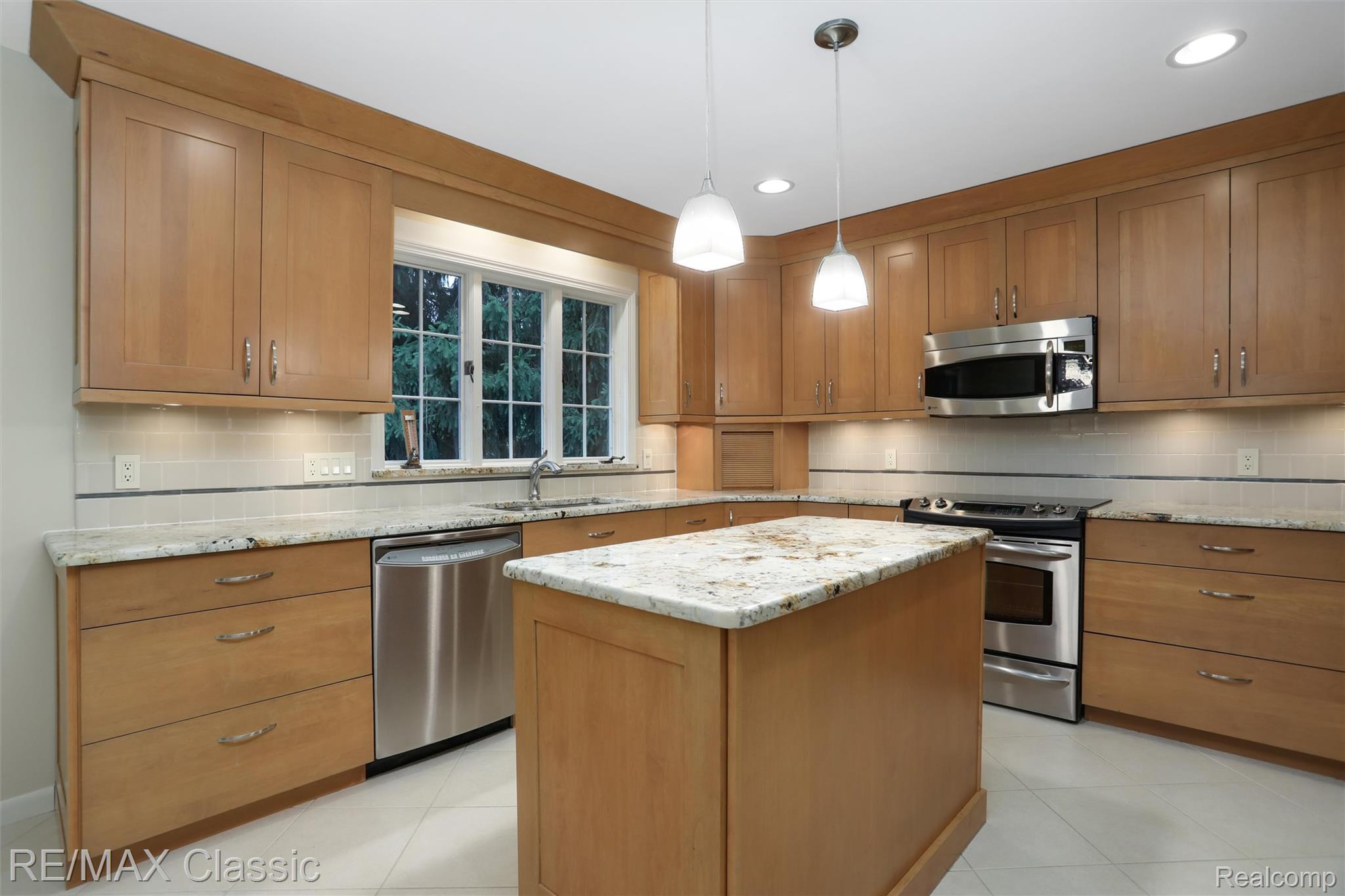 830 JONATHAN Lane