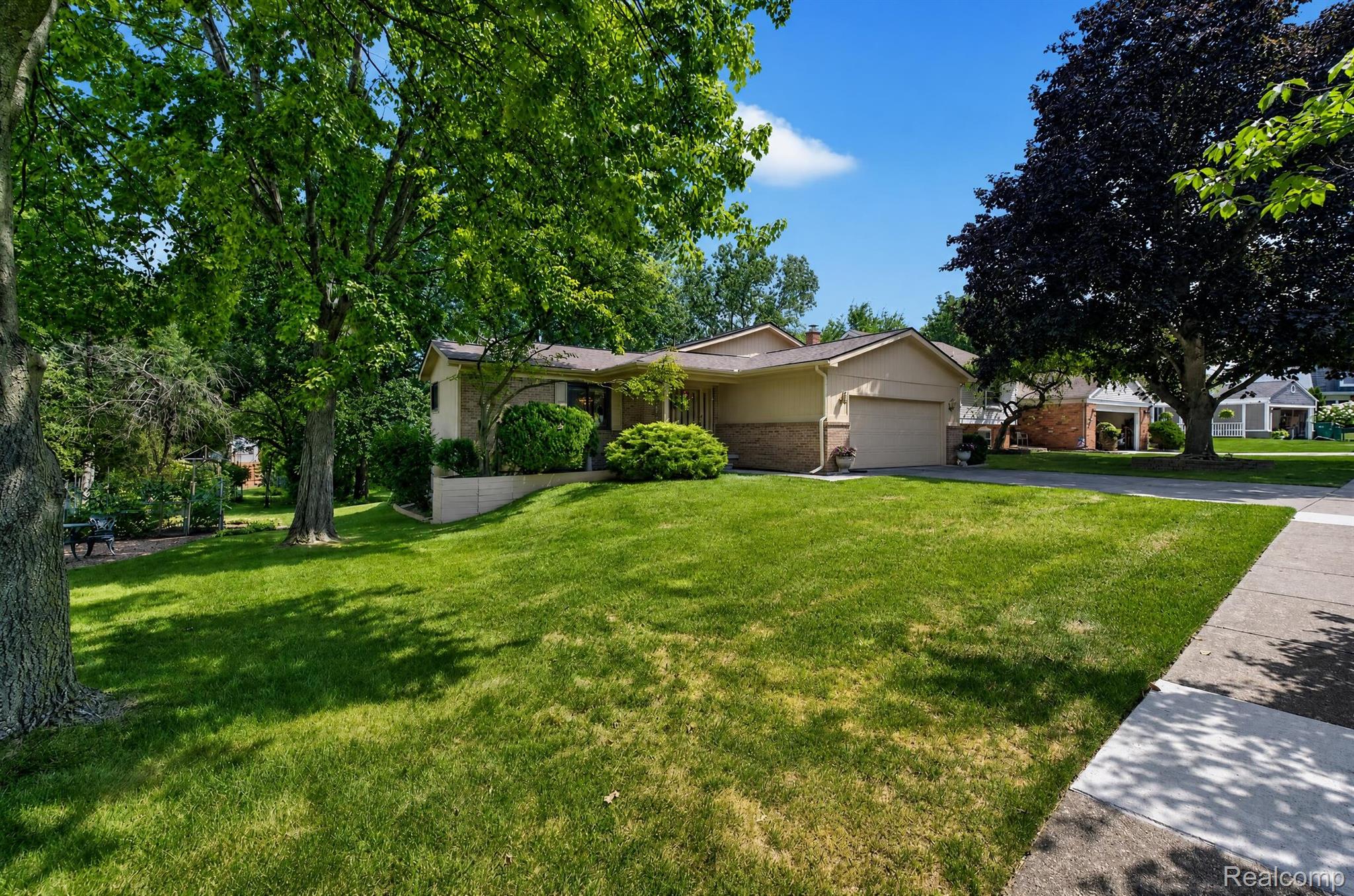 945 Devonshire Court