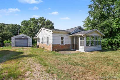 1274 Golden Avenue Emmett Charter Township MI 49014