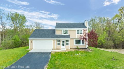1525 HILLER Road West Bloomfield Charter Township MI 48324