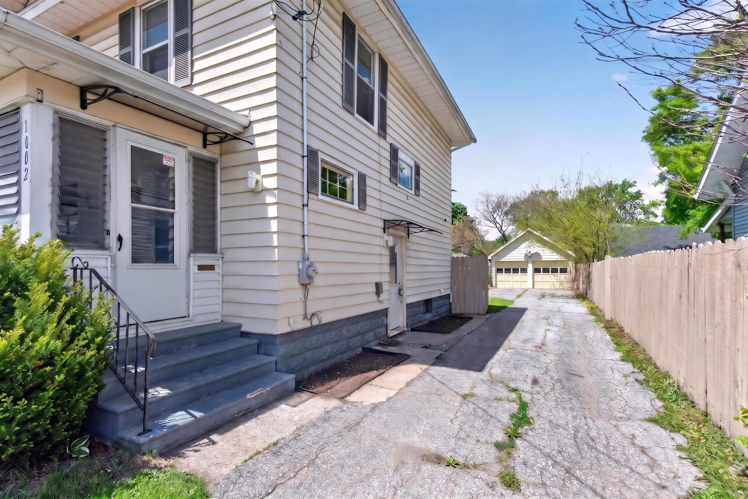 1002 W Ganson Street