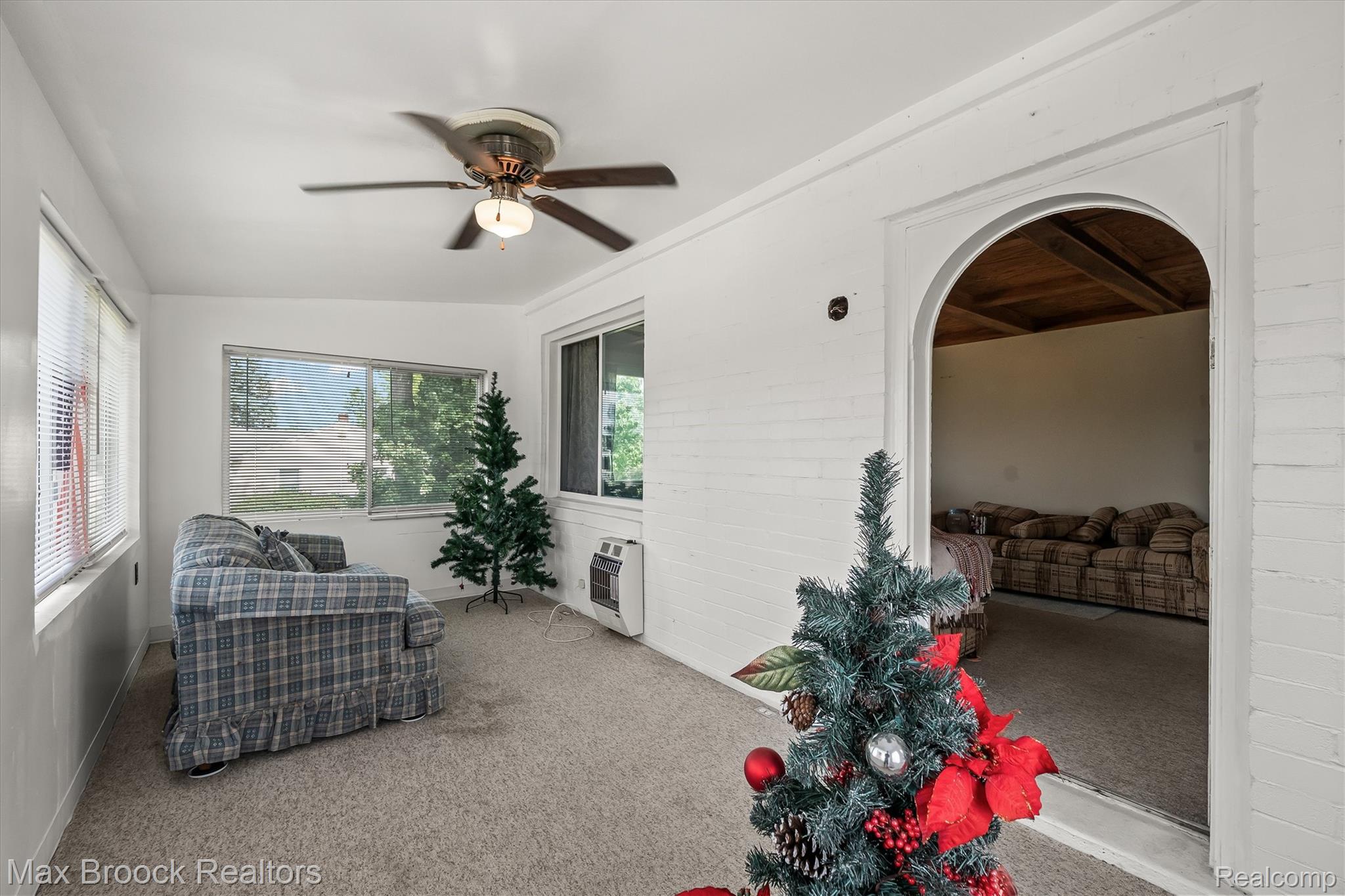 67 W Columbia Avenue