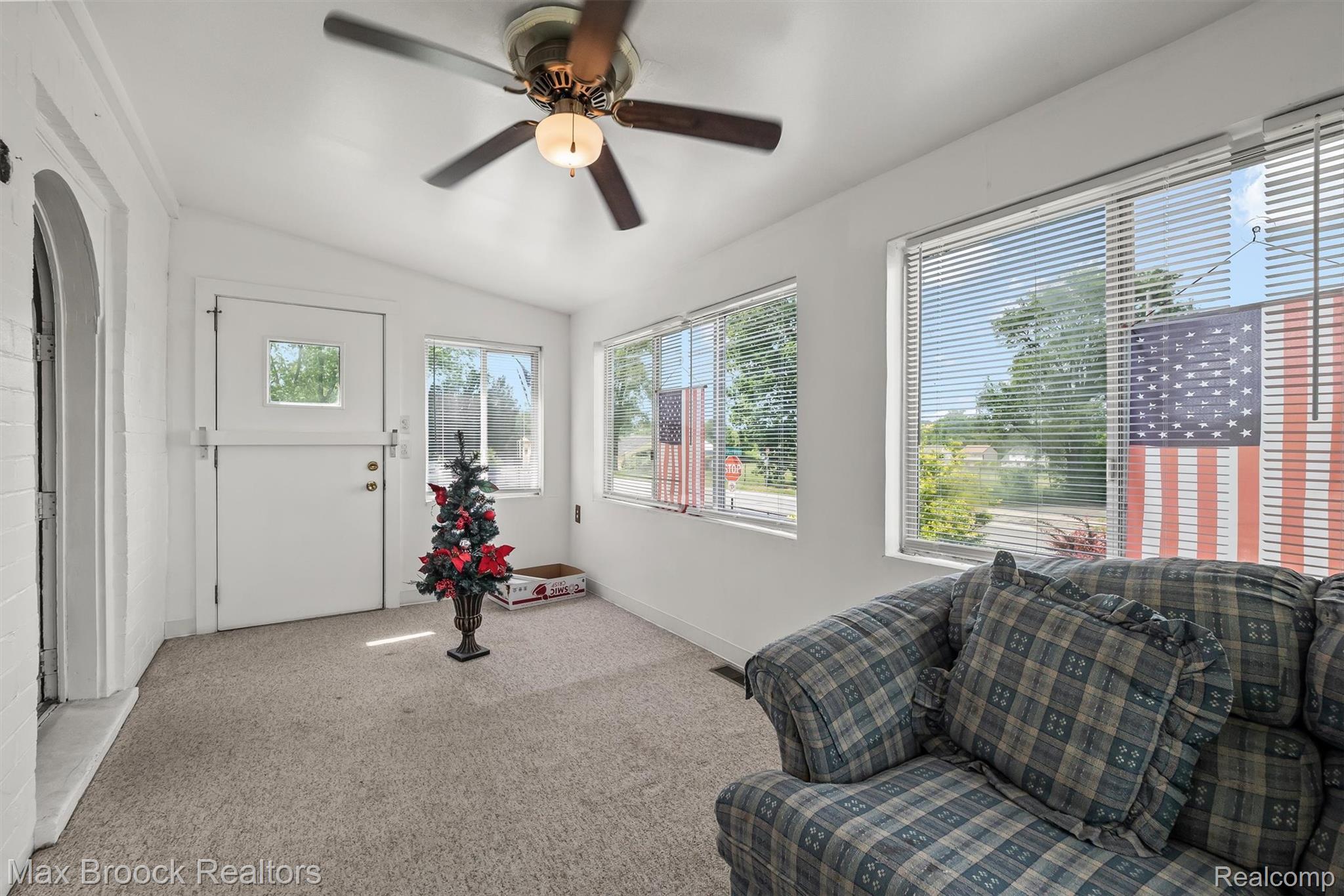 67 W Columbia Avenue