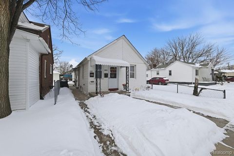 21079 Helle Avenue Warren City MI 48089