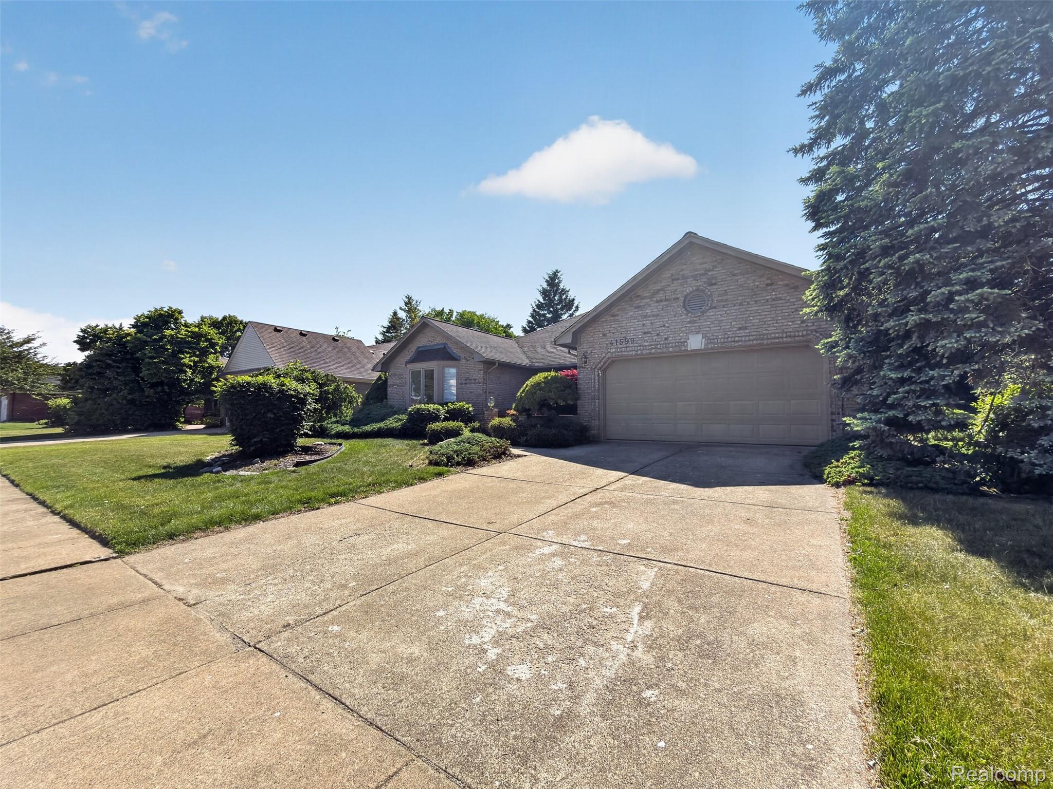 41599 Red Oak Drive