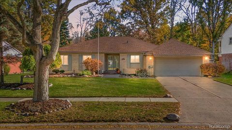 18406 Golfview Street Livonia City MI 48152