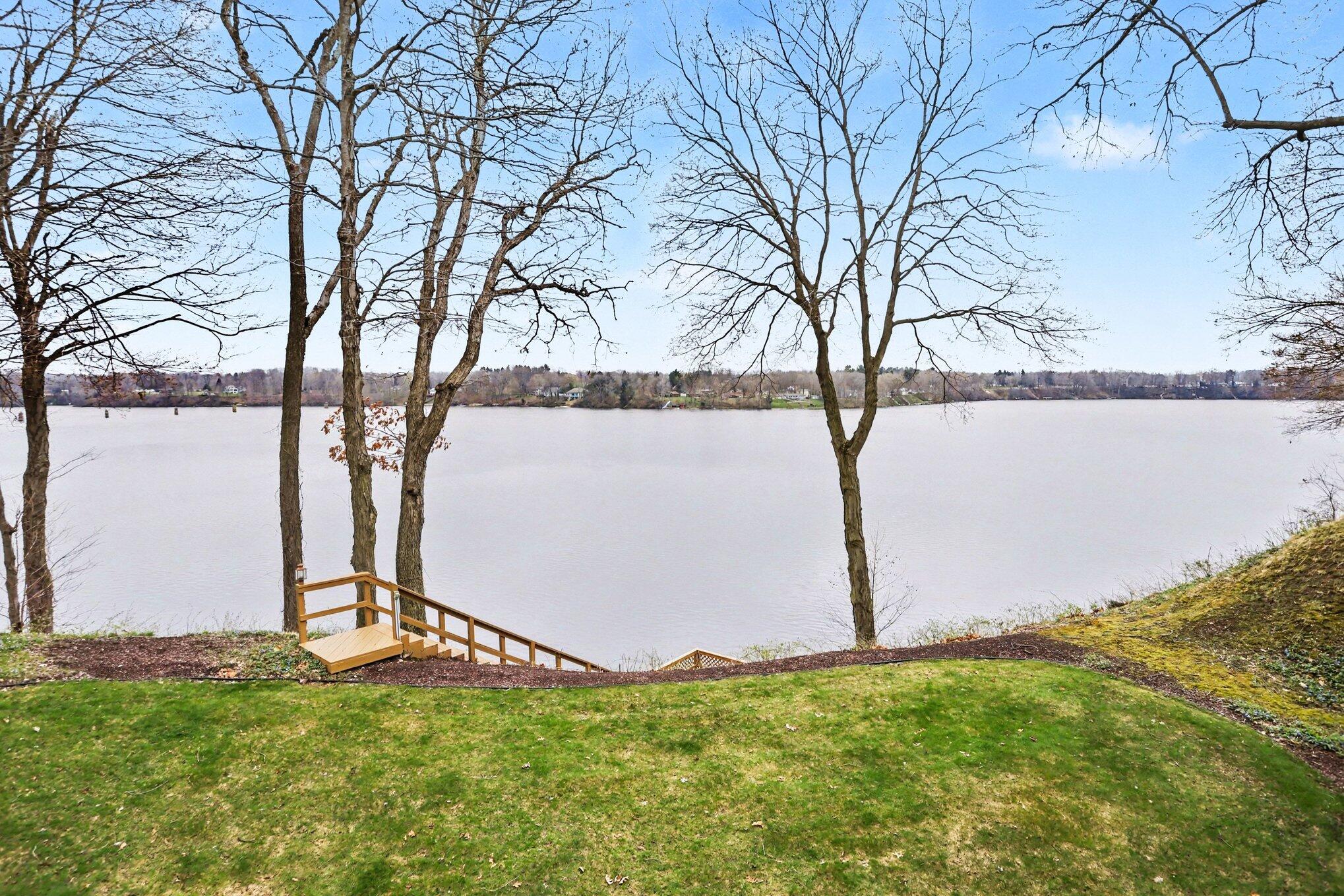 9895 Lakeview Drive
