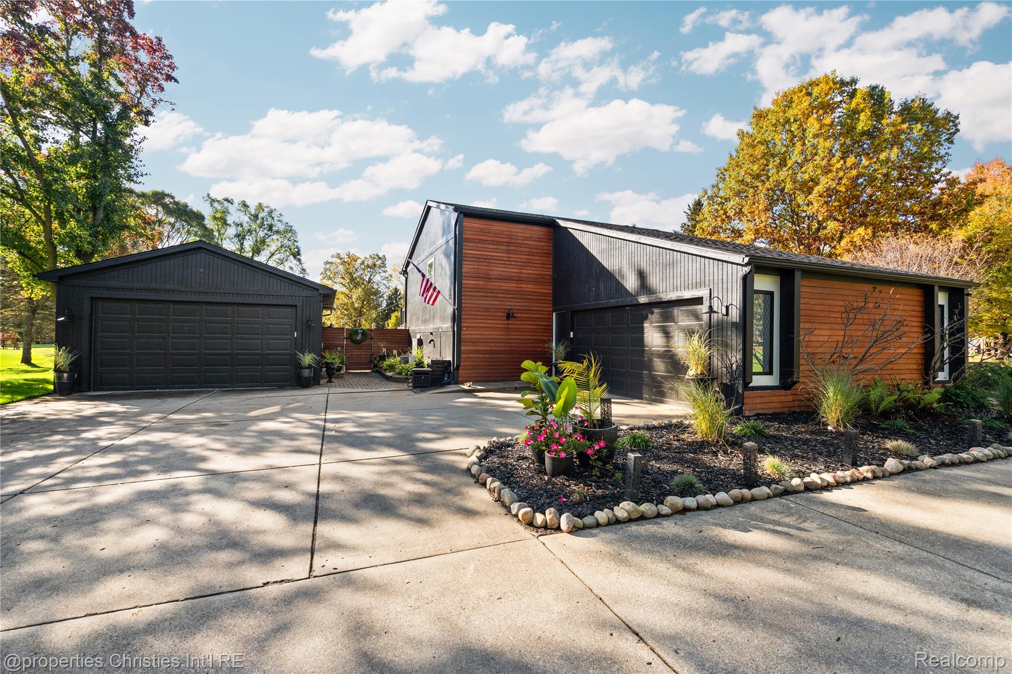 4301 Heatherwood Drive