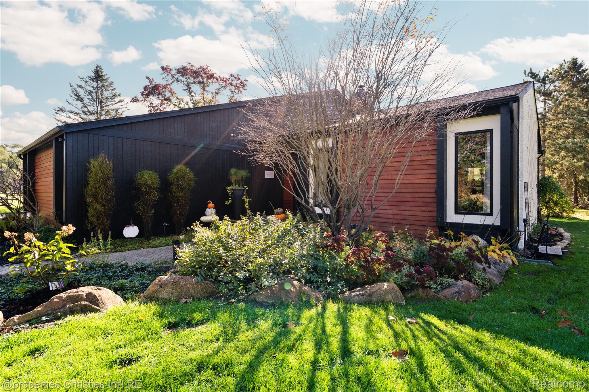 4301 Heatherwood Drive