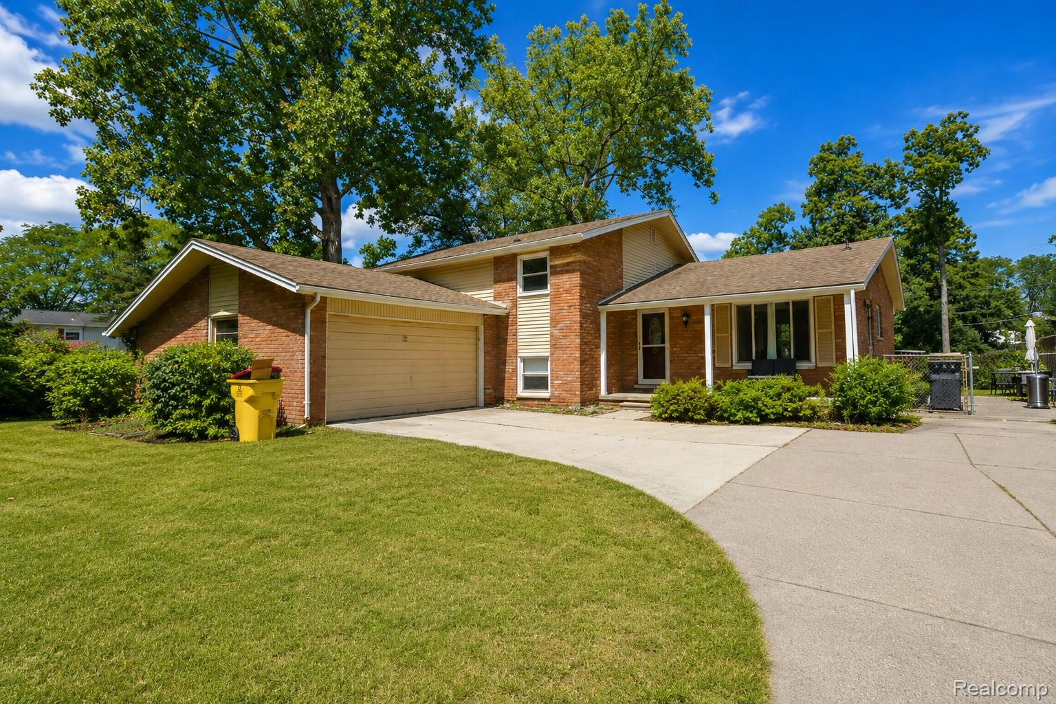 8522 Hampton