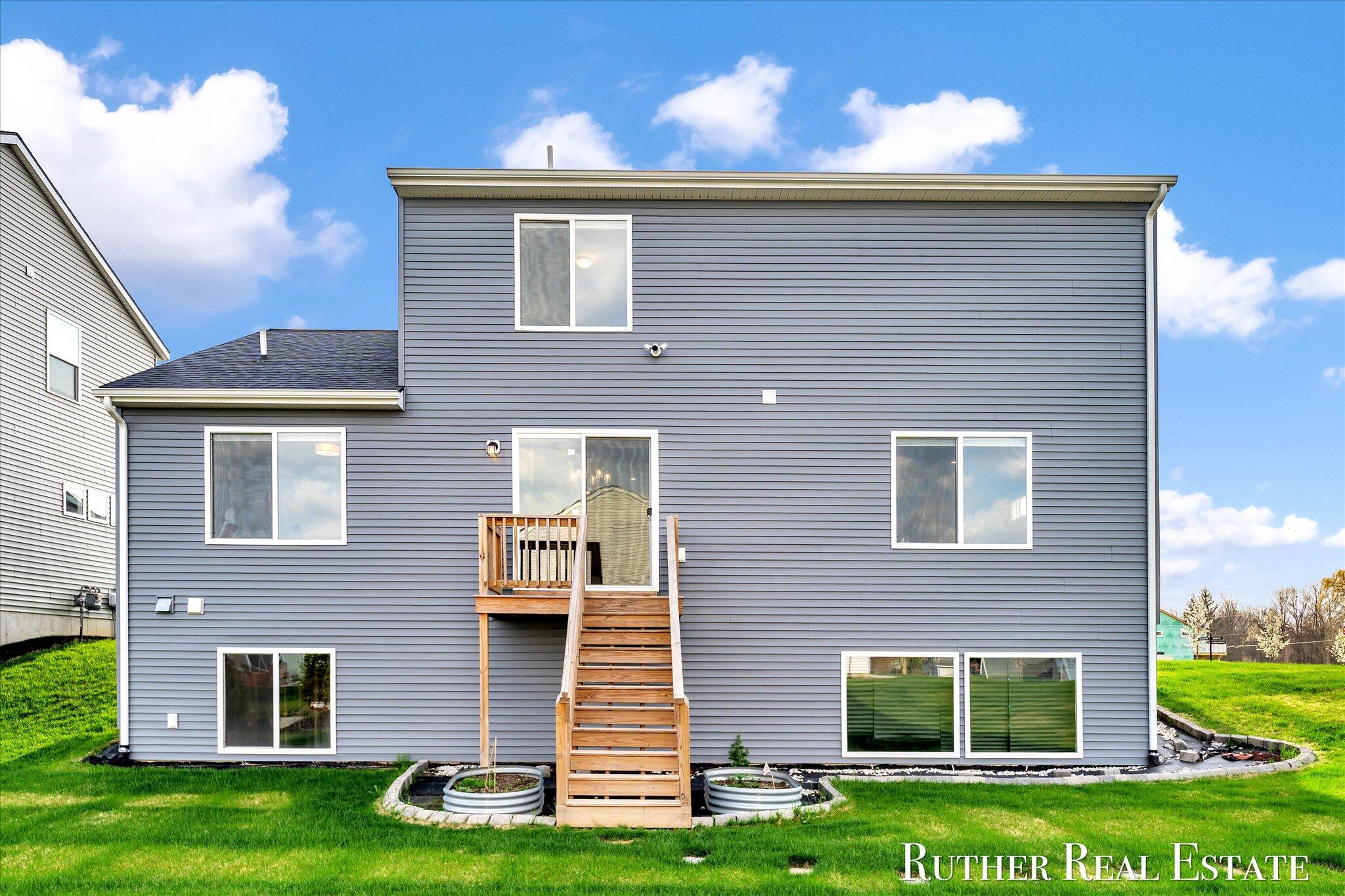 8333 Cook's Corner Drive SE