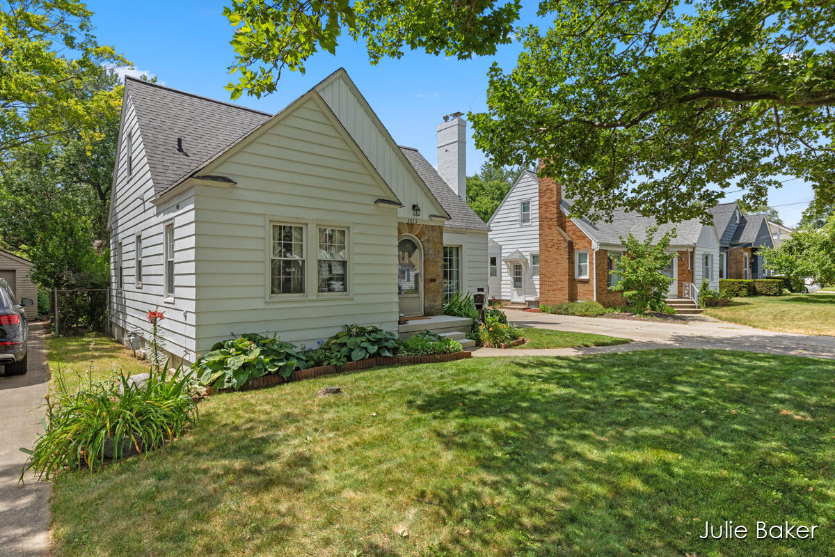 2013 Duiker Avenue NE