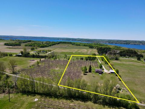 7825 S Lake Leelanau Drive Bingham Township MI 49684