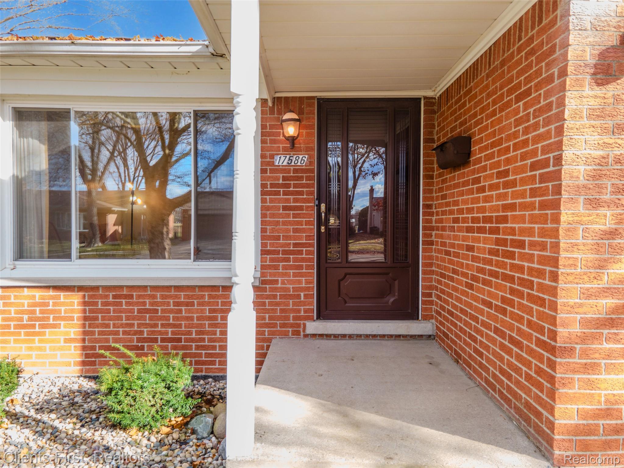 17586 Hillcrest Street