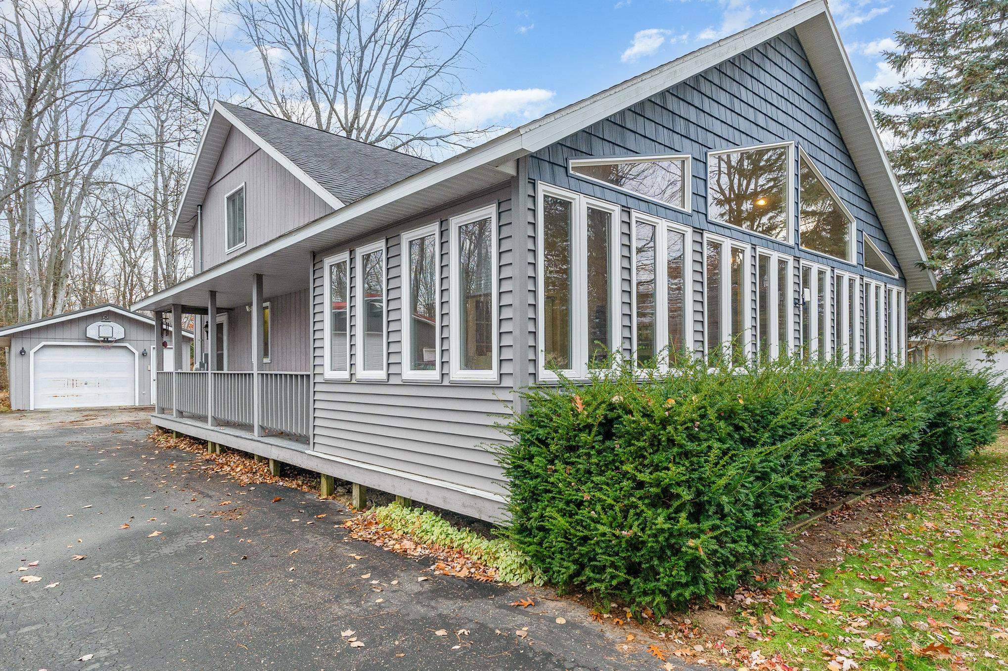 7549 Hillsdale Drive