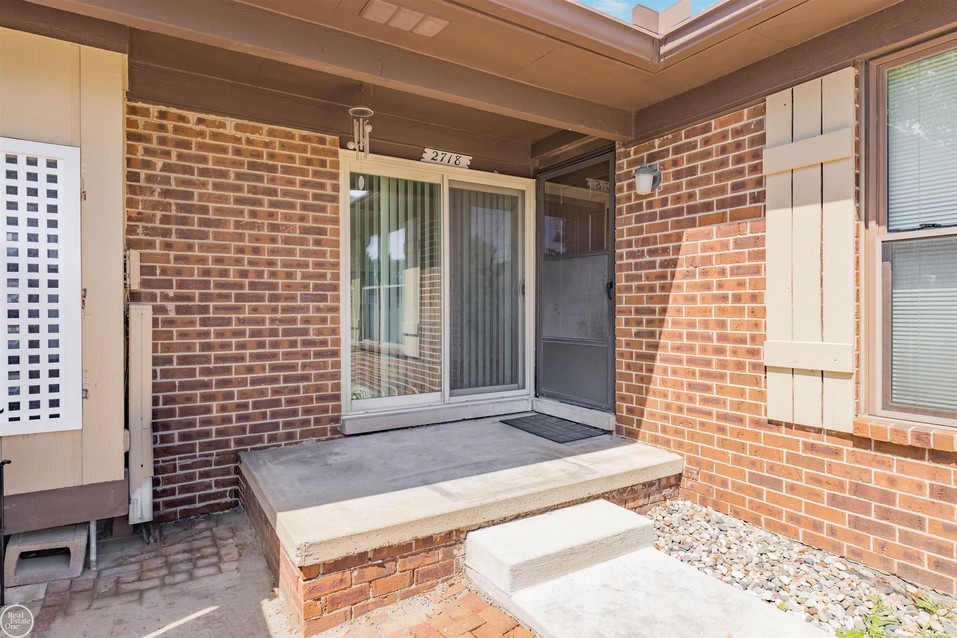 2718 Roundtree Drive