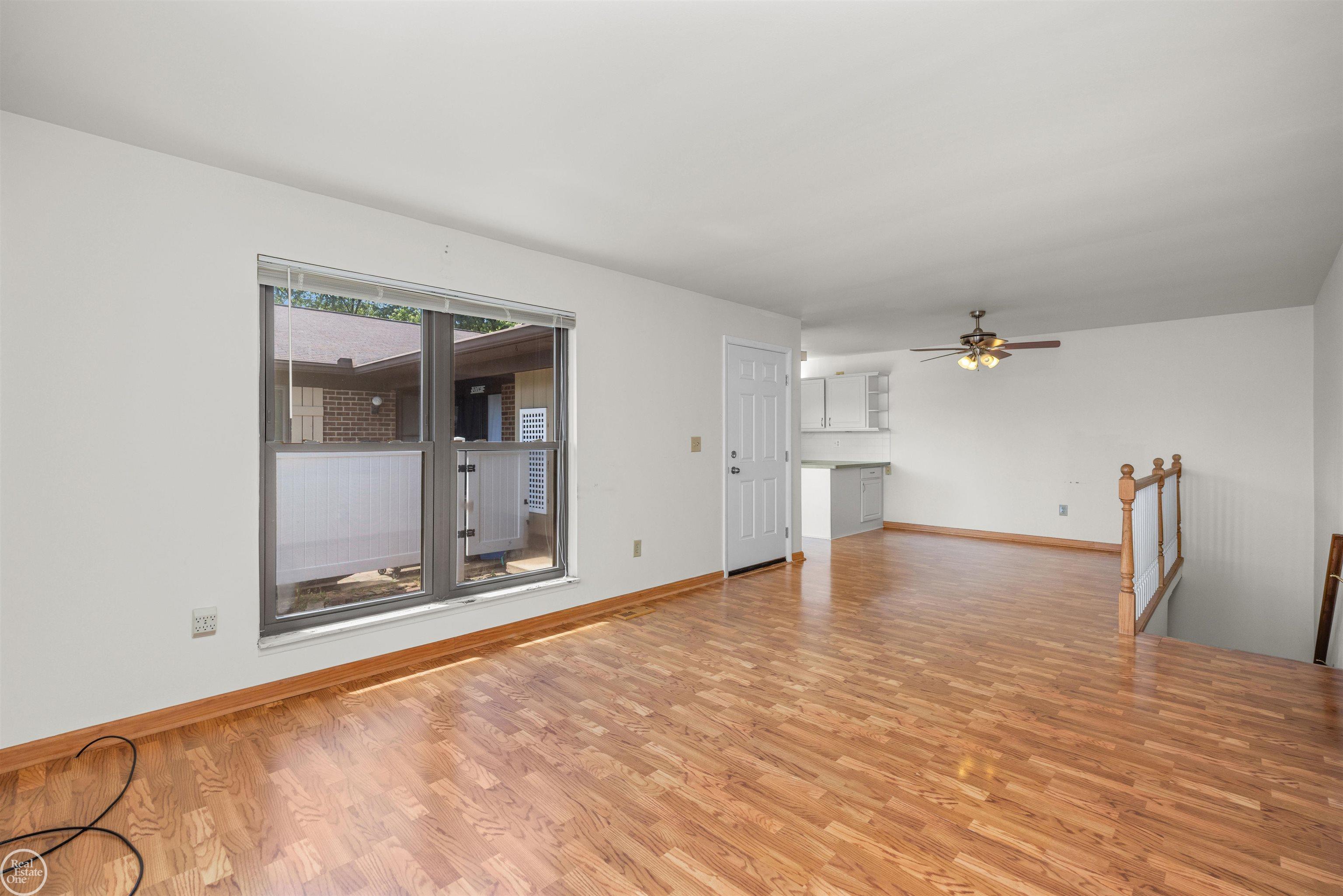 2718 Roundtree Drive
