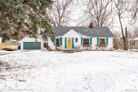 1512 Eason Waterford Charter Township MI 48328