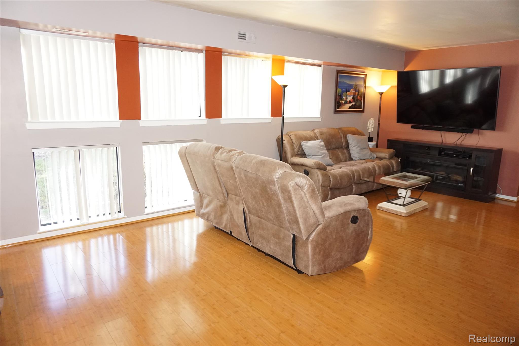 Farmington Hills City, Michigan 48334, United States, 2 Bedrooms Bedrooms, ,1 BathroomBathrooms,Residential,Active,231787