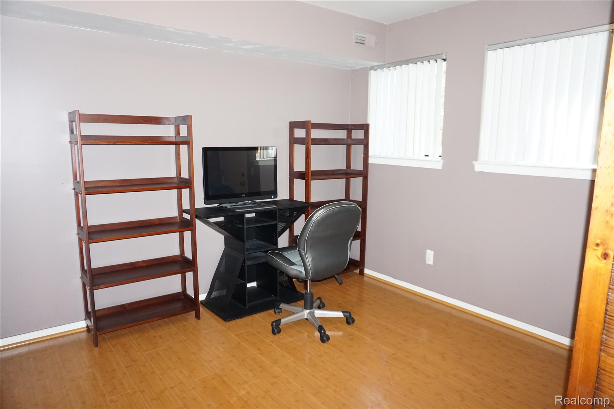 Farmington Hills City, Michigan 48334, United States, 2 Bedrooms Bedrooms, ,1 BathroomBathrooms,Residential,Active,231787