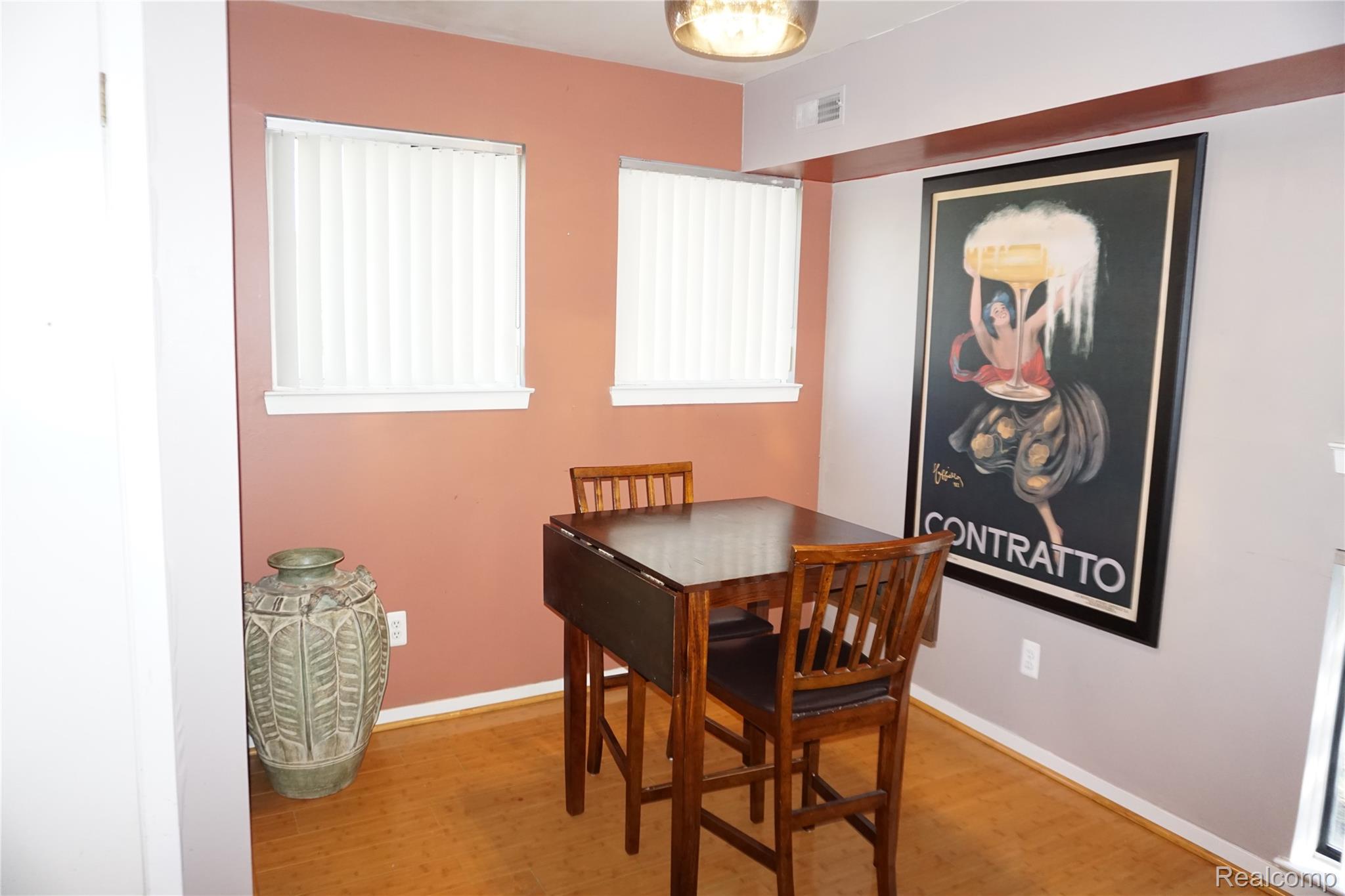 Farmington Hills City, Michigan 48334, United States, 2 Bedrooms Bedrooms, ,1 BathroomBathrooms,Residential,Active,231787