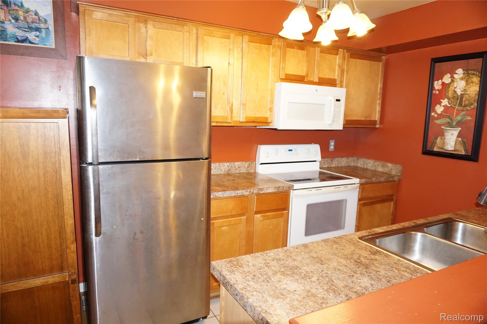 Farmington Hills City, Michigan 48334, United States, 2 Bedrooms Bedrooms, ,1 BathroomBathrooms,Residential,Active,231787