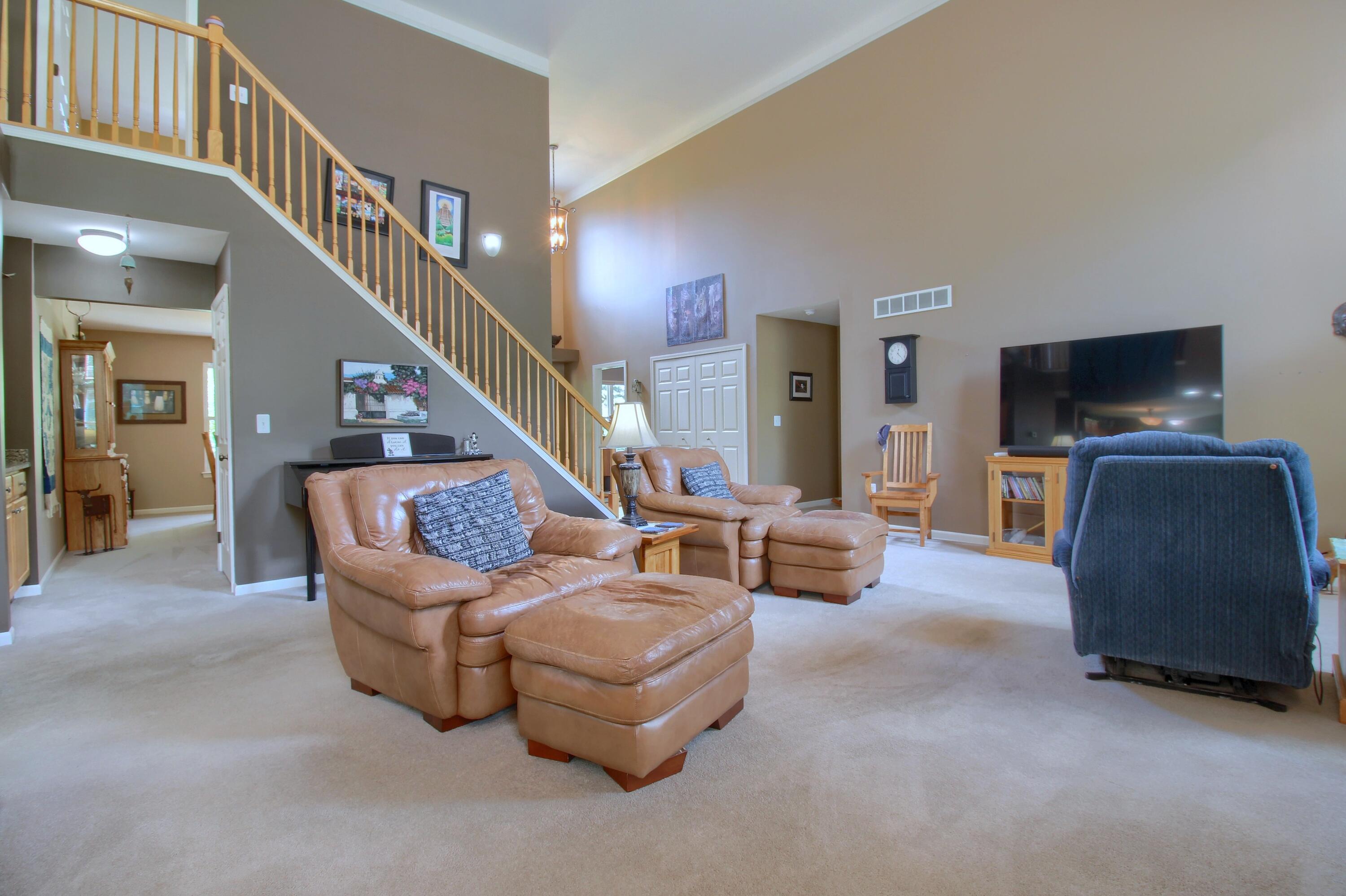 6833 N Meadows Pass
