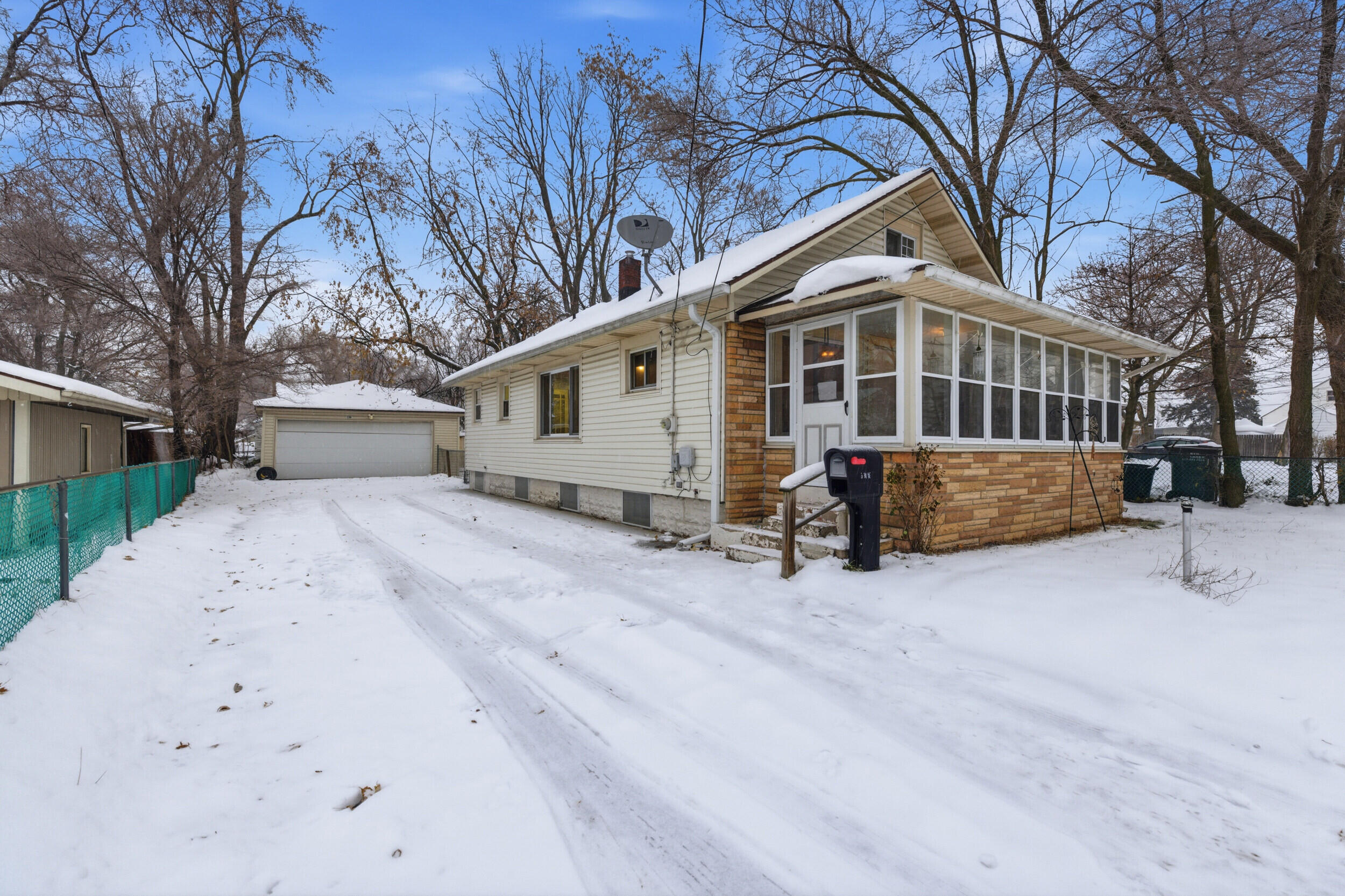 135 Frontenac Street SE